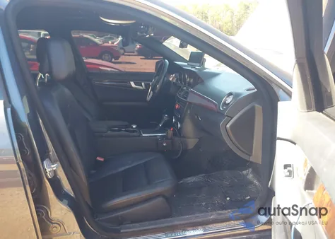 2013 Mercedes-Benz C 250 Sport из США, поврежденный, VIN WDDGF4HB3DA831119